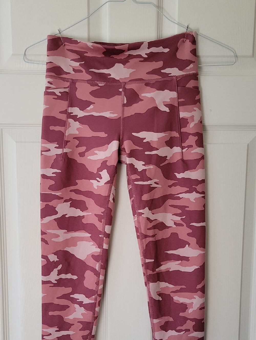 Athleta Girl Pink Camo Capri Leggings Sz XL 14